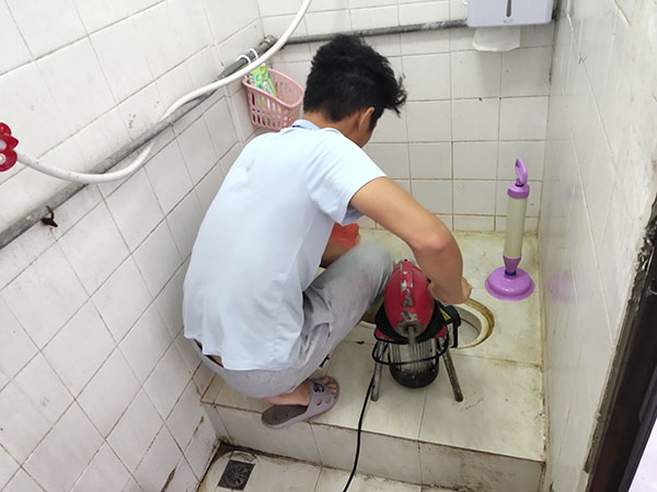 富民肥皂掉到马桶里把马桶堵住了怎么办？马桶堵住了怎么办